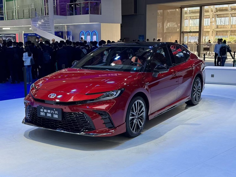 Wybór reputacji na rynku sedanów